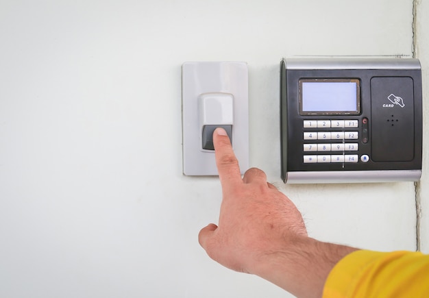 Photo the man is ringing doorbell of office building.