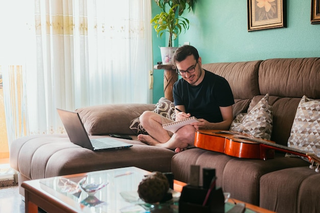 Man learns to play guitar from home