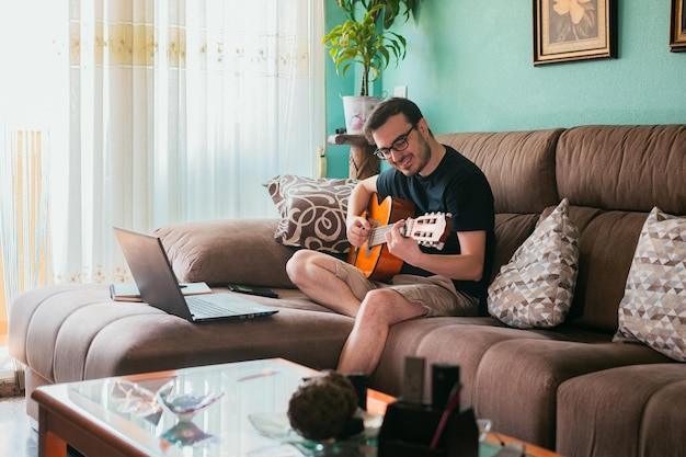 Man learns to play guitar from home