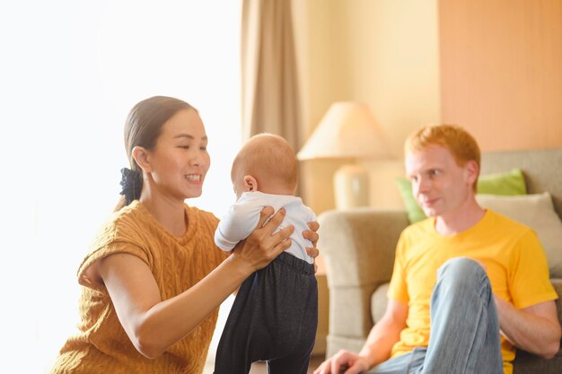 Photo man looking at mother playing with son