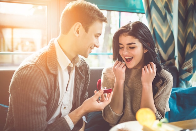 The man makes a proposal to his woman in the restaurant