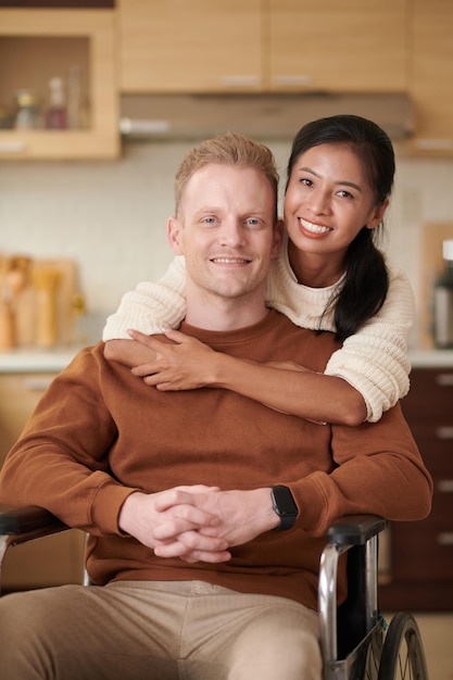 Man met een handicap en zijn vriendin