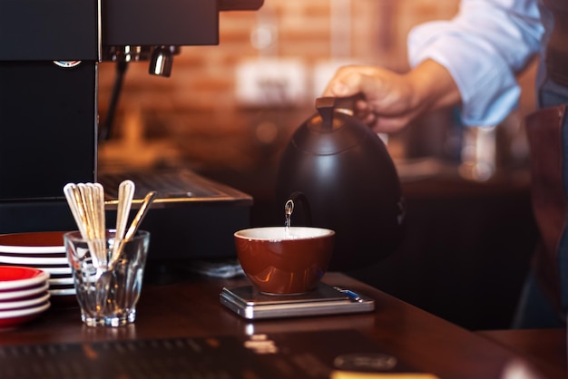 Man met een koffiekop