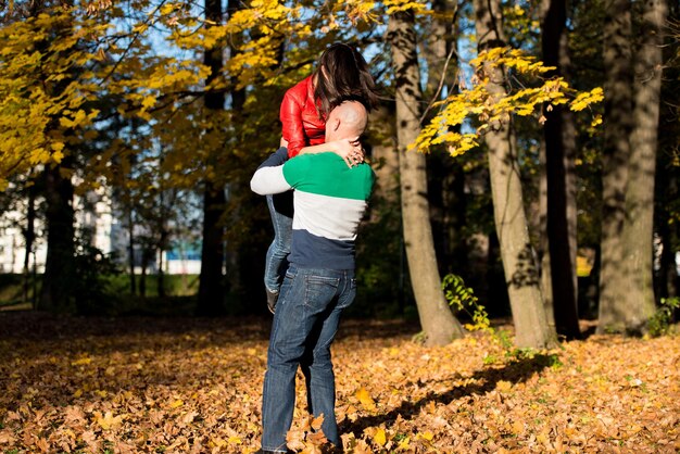 Man met lachende vrouw