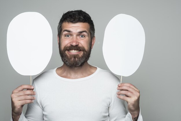 Man met lange baard en snor.