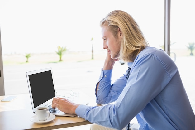 Man met laptop