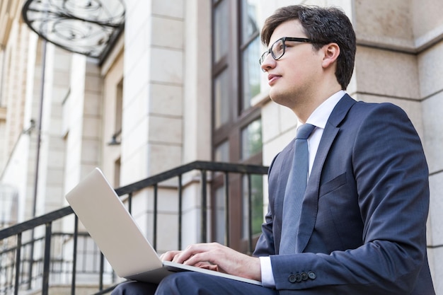 Man met laptop