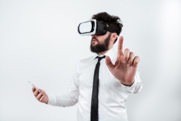 Man met mobiele telefoon met Vr-bril en wijzend op recente updates met één vinger zakenman met Virtual Reality brillen mobiele telefoon en presenteren nieuw idee