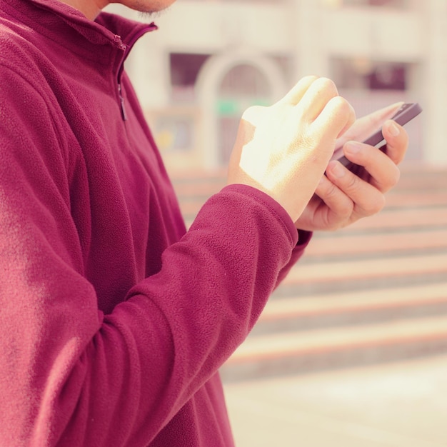 Man met smartphone