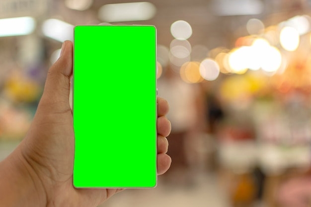 Foto man met telefoon met groen scherm