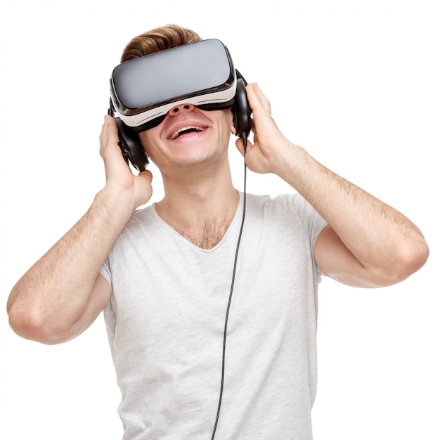 Man met virtual reality bril