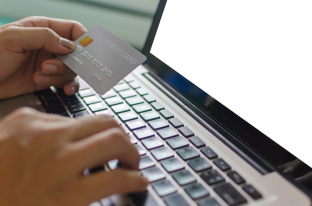 Foto man online winkelen met laptop met creditcard