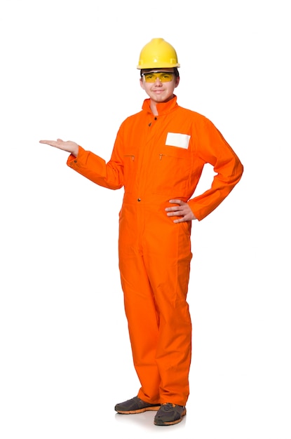 白で隔離されるオレンジ色のつなぎ服の男