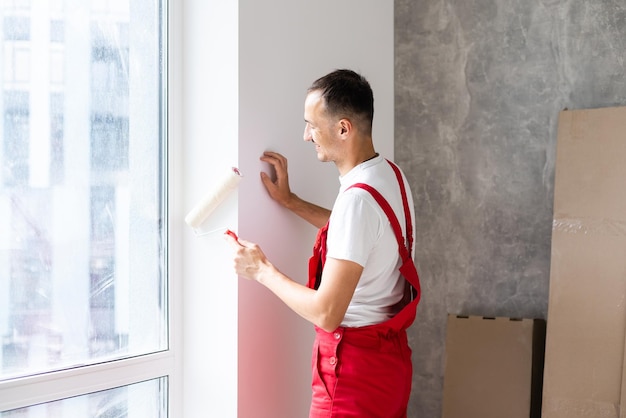 Man painting the wall, master wall painter