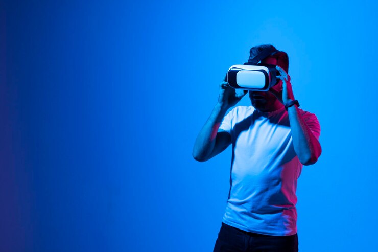 Photo man photographing against blue background