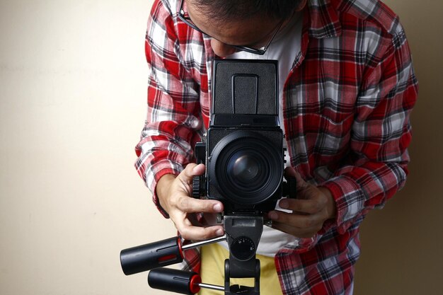 Photo man photographing against wall