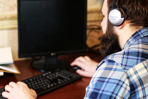 Man play computer with headphones