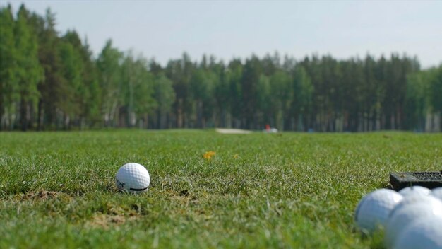 Photo man playing game of golf man hitting golf ball