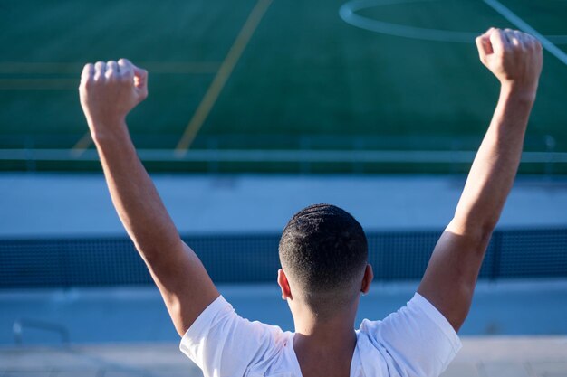 Photo man playing soccer