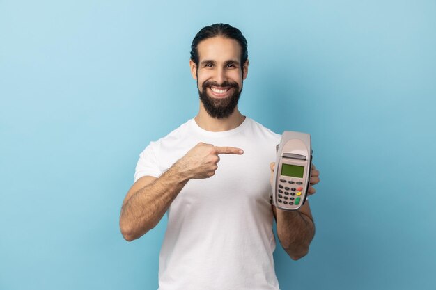 Man pointing finger at pos terminal suggesting you to use contactless payments