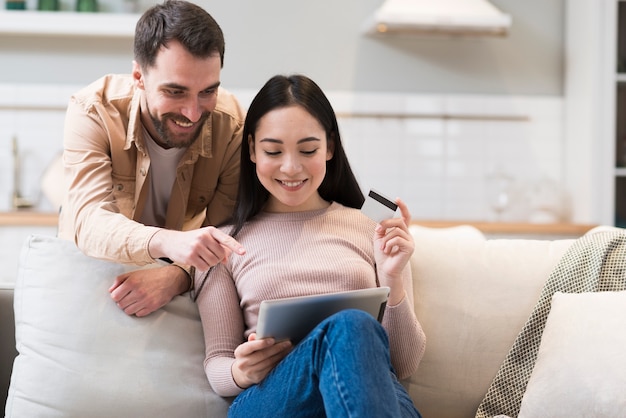 Man pointing to woman what to buy online