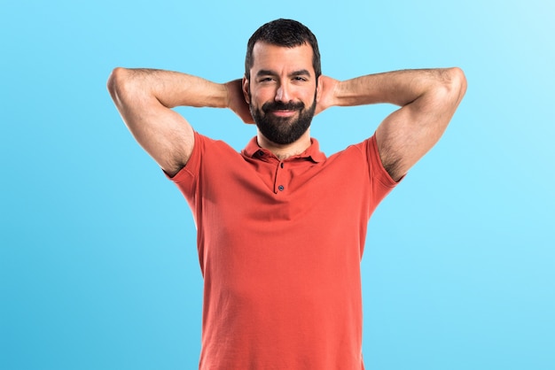 Photo man proud of himself on colorful background