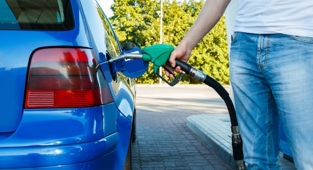 Man refuel his car