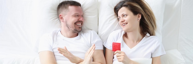 Man refuses to use condoms while lying in bed with woman