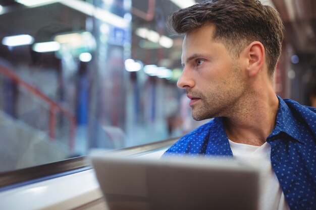 Man reizen in de trein