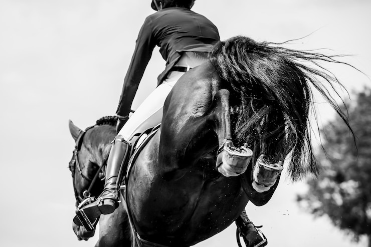 Photo man riding horse
