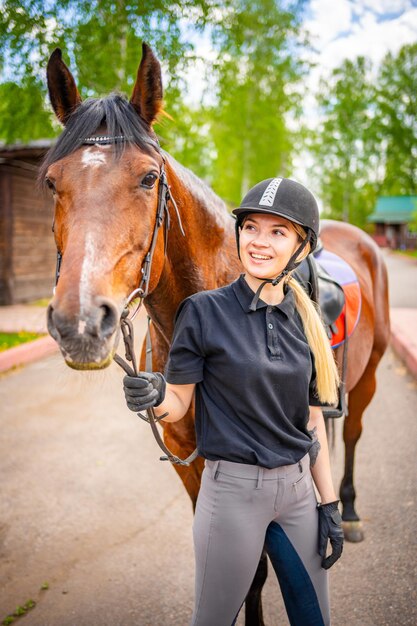 Foto uomo a cavallo