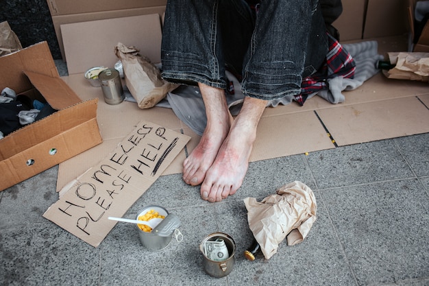 Man's feet without shoes