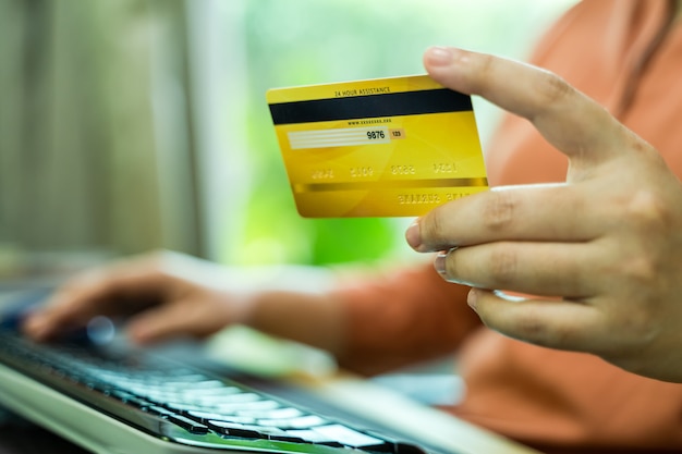 Photo man's hands holding a credit card