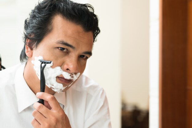 Man’s shaving