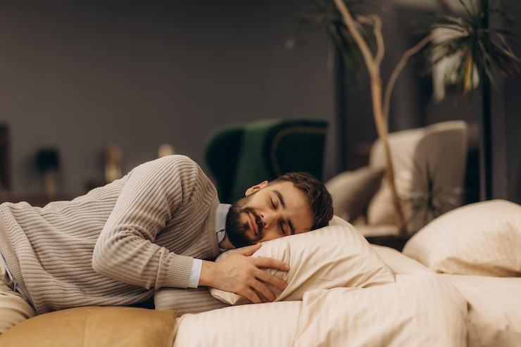 Photo man sleeping peacefully on a comfortable bed in a cozy room setting