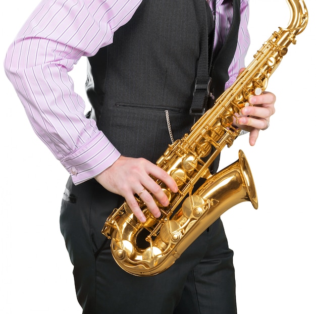 Man spelen op een saxofoon