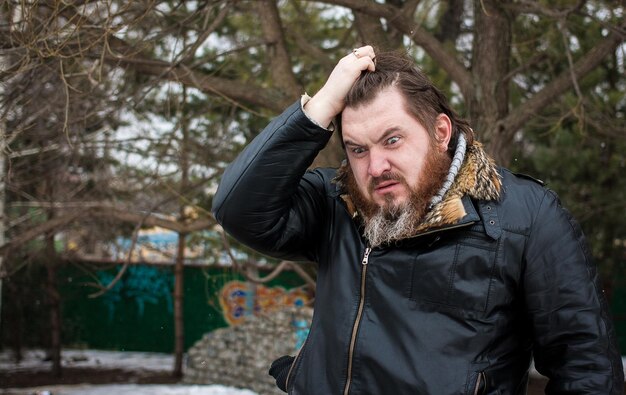 Photo man standing outdoors during winter