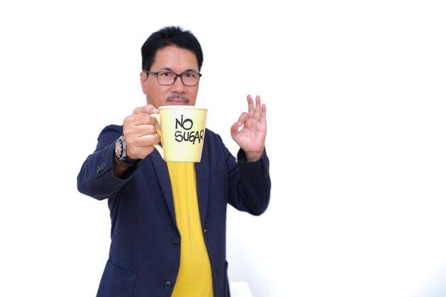 Photo man standing and showing drinking cup tagged no sugar