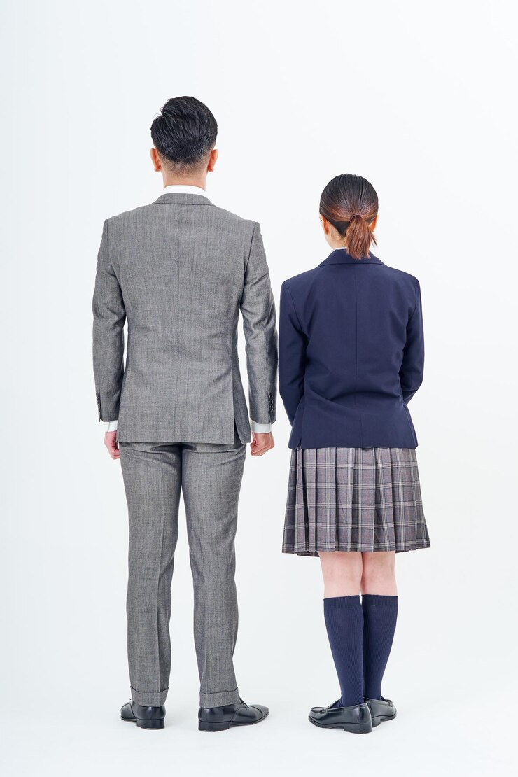 Photo 정장을 입은 남자와 여고생