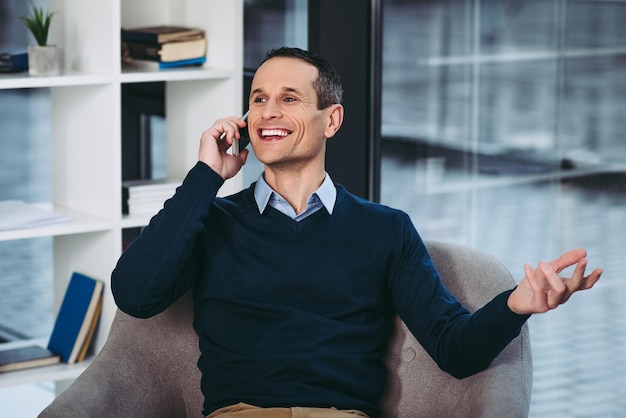 Man talking on the smartphone