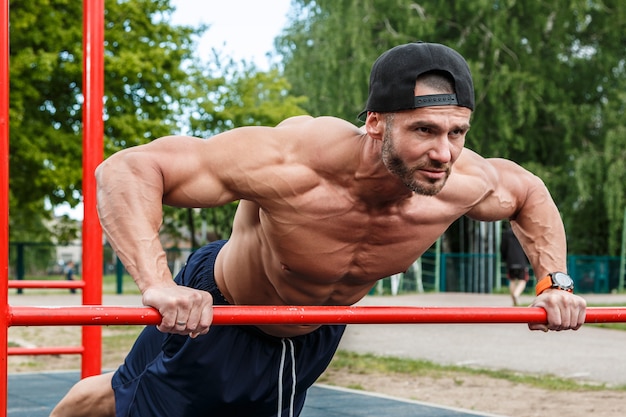 Man tijdens zijn training op straat