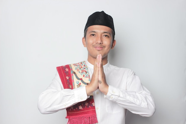 A man in a traditional dress with a traditional outfit and the word bali on the front.