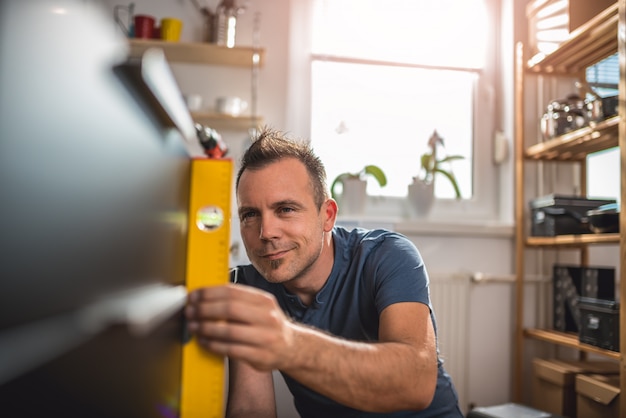 Man using leveling tool