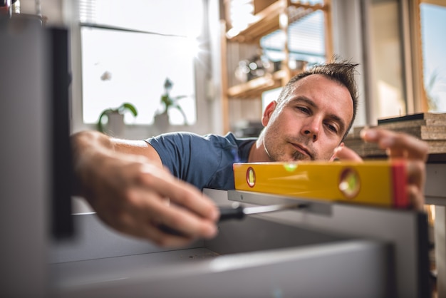 Man using leveling tool