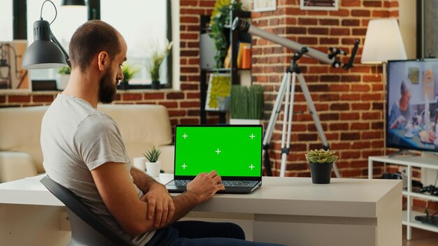 Photo man using mobile phone while sitting at home