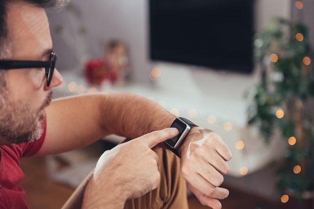 Man using smart watch