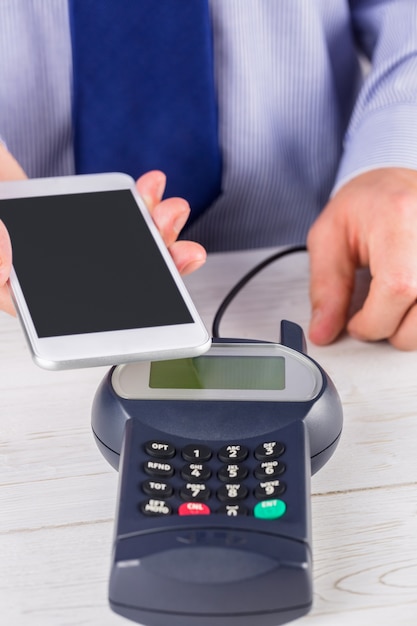 Man using smartphone to express pay 