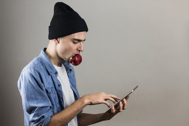 Man using tablet PC