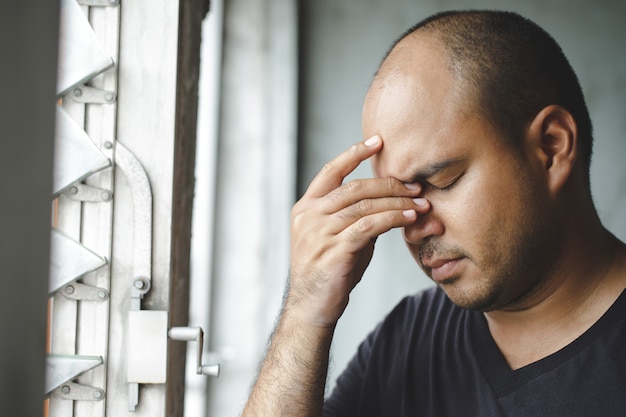 Man verdrietig, gestrest, vriendje gaat uit elkaar