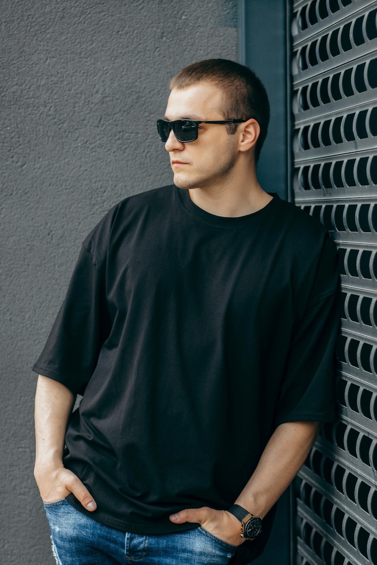 Photo man wearing black blank tshirt with space for your logo or design mock up